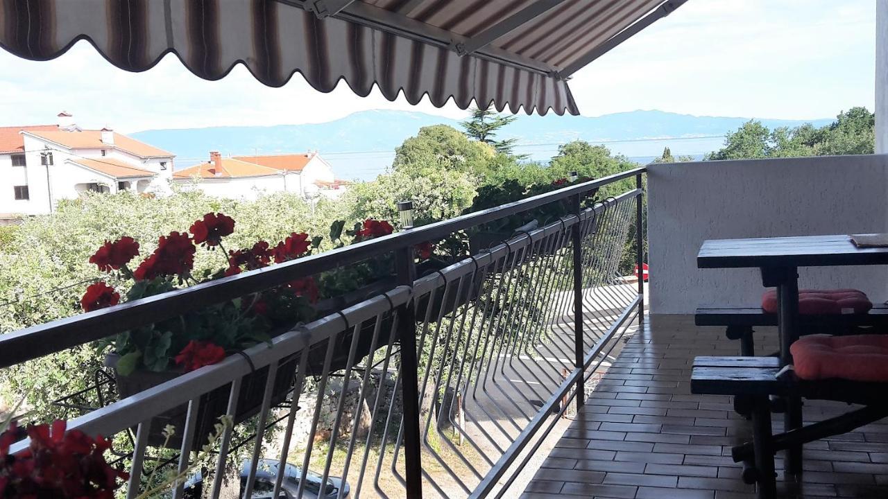Apartments Sabina I Grapes Malinska Esterno foto
