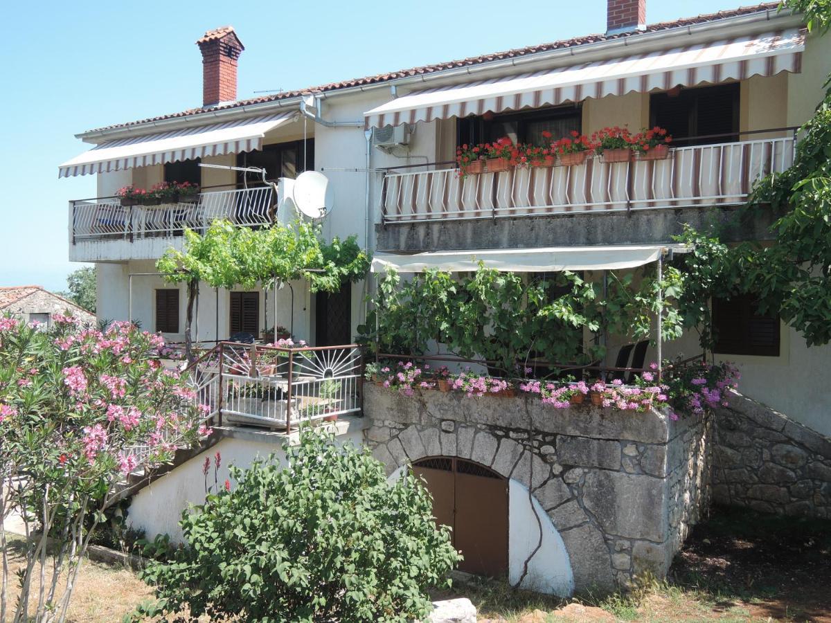 Apartments Sabina I Grapes Malinska Esterno foto