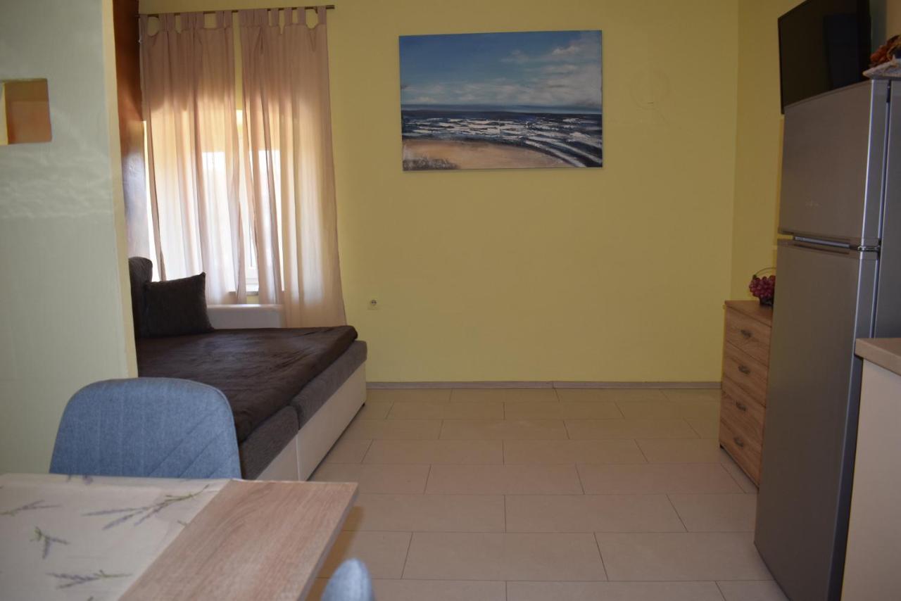 Apartments Sabina I Grapes Malinska Esterno foto