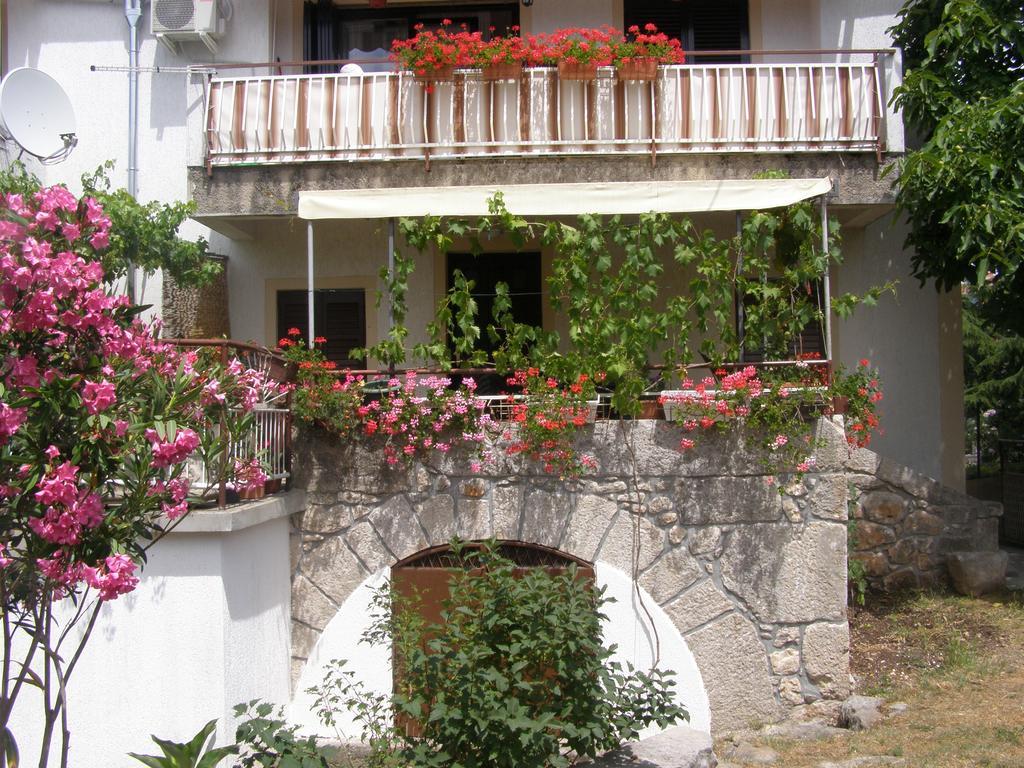 Apartments Sabina I Grapes Malinska Esterno foto