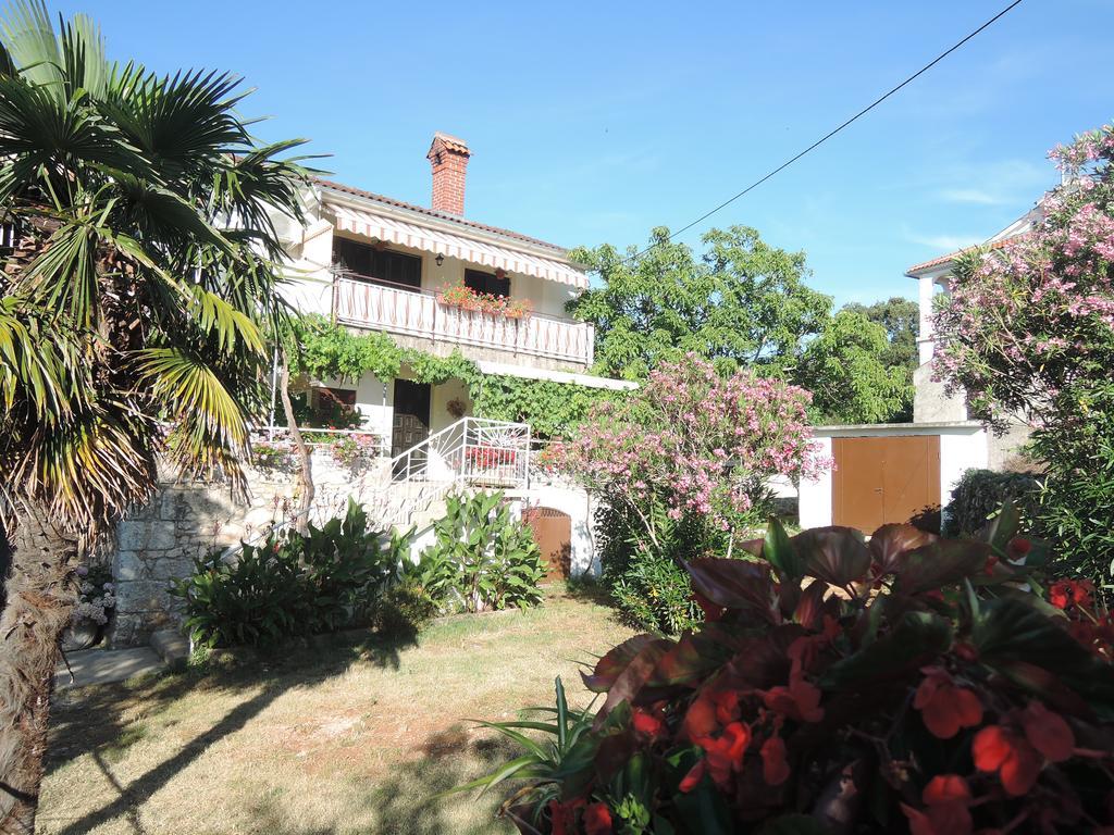 Apartments Sabina I Grapes Malinska Esterno foto