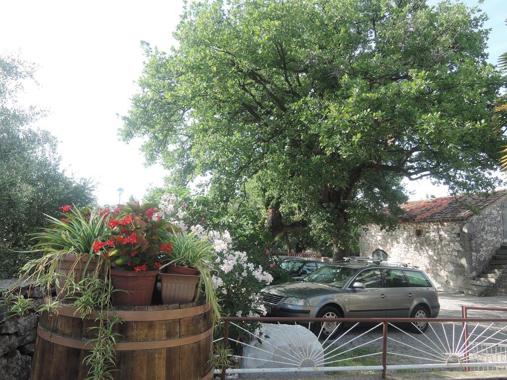 Apartments Sabina I Grapes Malinska Esterno foto