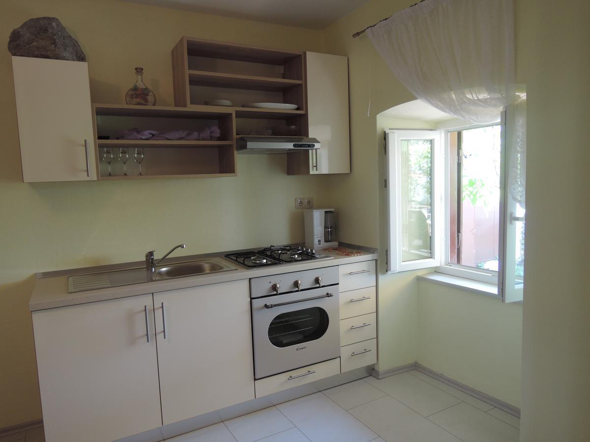 Apartments Sabina I Grapes Malinska Esterno foto